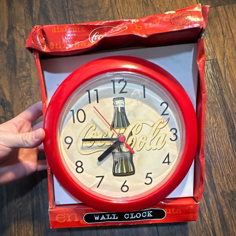 Vintage Coca-Cola Red Wall Clock Quartz Accuracy In Box 1998 Original Soda Theme